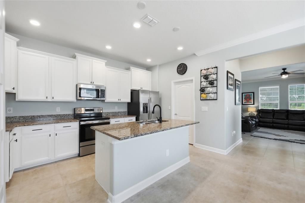 For Sale: $520,000 (3 beds, 2 baths, 1998 Square Feet)