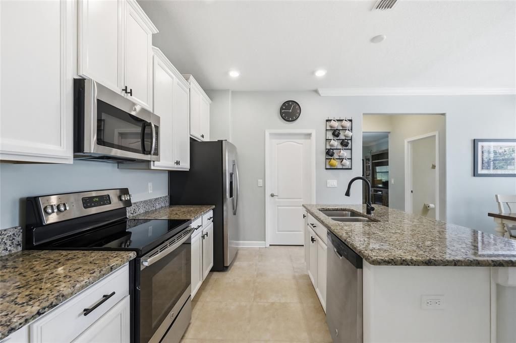 For Sale: $520,000 (3 beds, 2 baths, 1998 Square Feet)