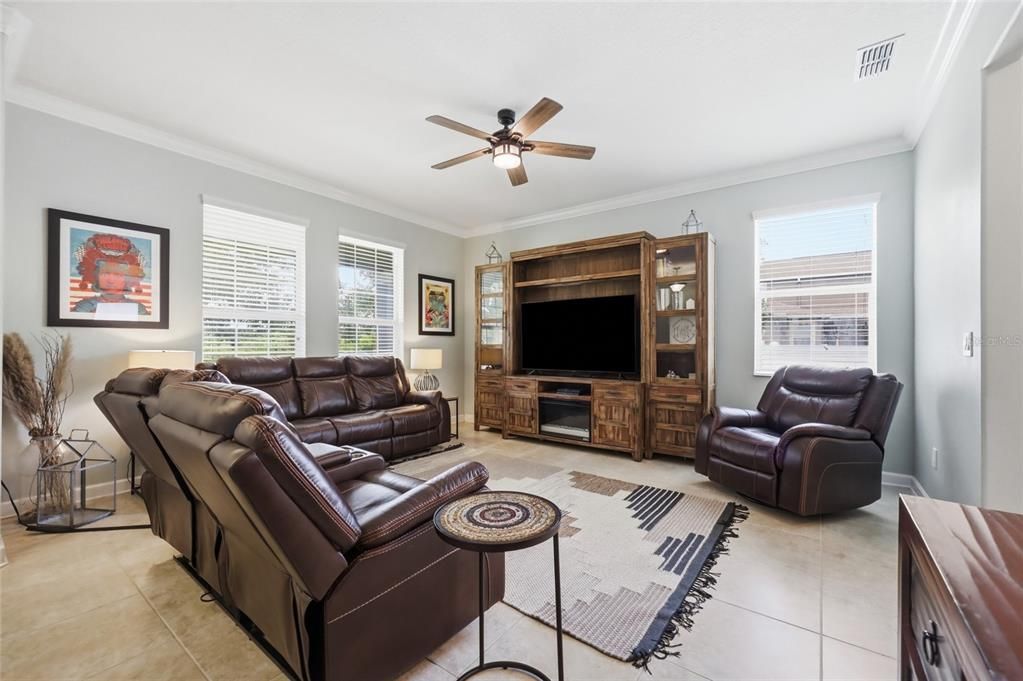 For Sale: $520,000 (3 beds, 2 baths, 1998 Square Feet)