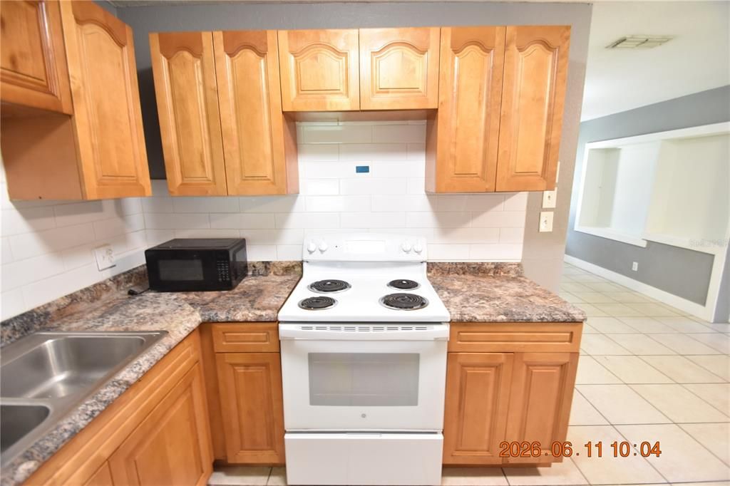 В аренду: $2,095 (4 спален, 2 ванн, 1511 Квадратных фут)