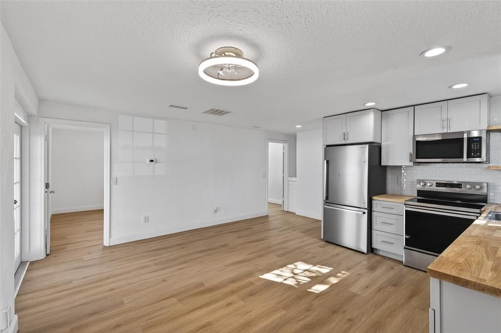 For Rent: $2,000 (2 beds, 1 baths, 660 Square Feet)