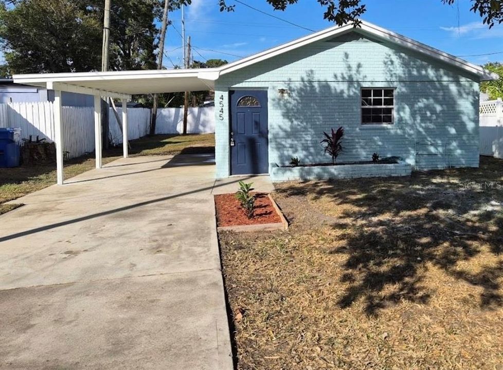 For Rent: $2,000 (2 beds, 1 baths, 660 Square Feet)