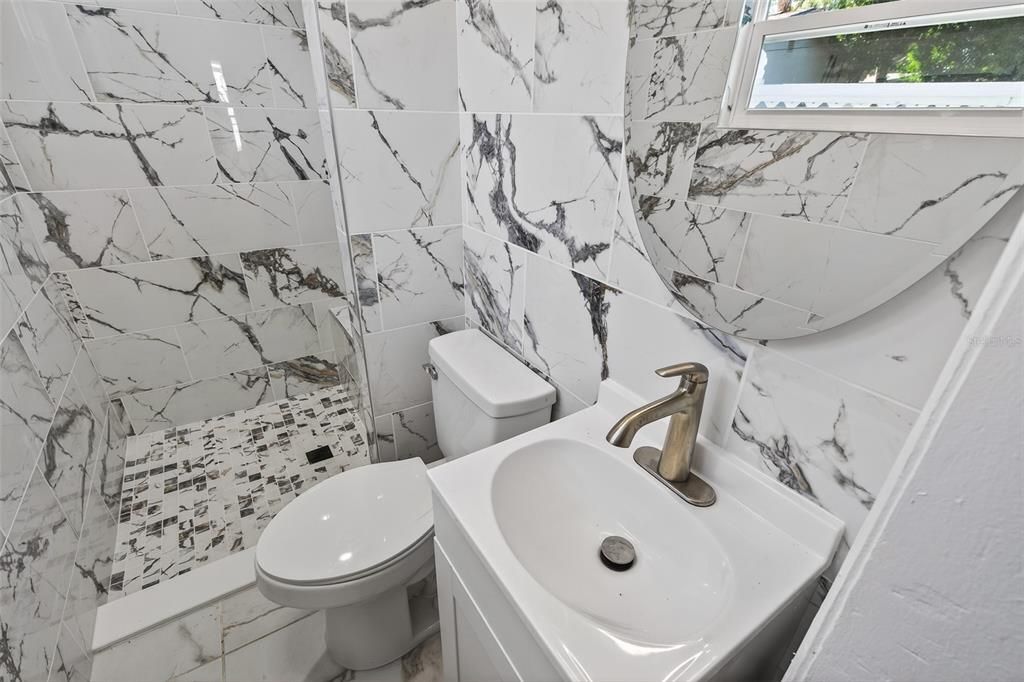 For Rent: $2,000 (2 beds, 1 baths, 660 Square Feet)