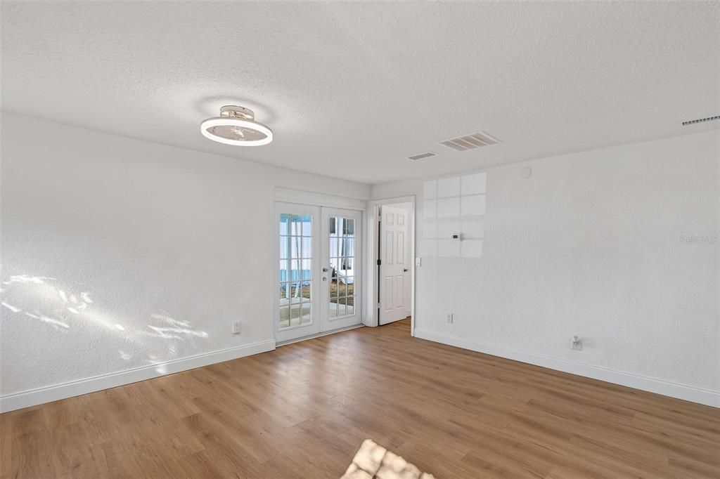 For Rent: $2,000 (2 beds, 1 baths, 660 Square Feet)