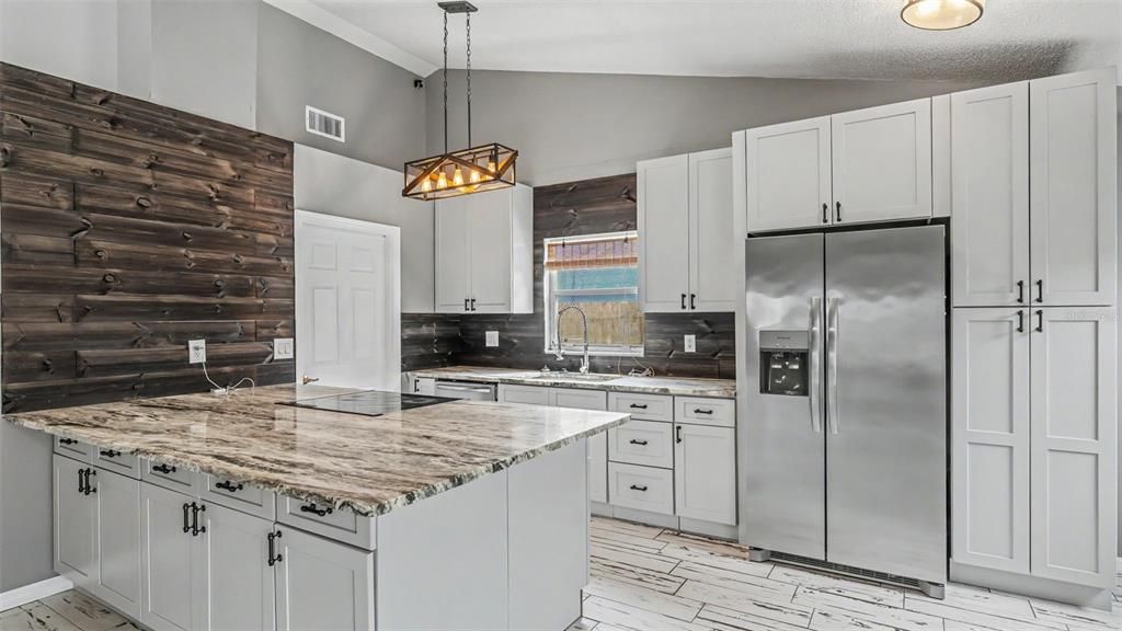 For Sale: $319,900 (3 beds, 2 baths, 1109 Square Feet)