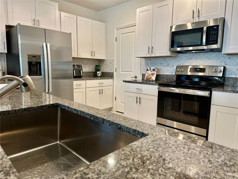 For Sale: $488,900 (5 beds, 2 baths, 2896 Square Feet)