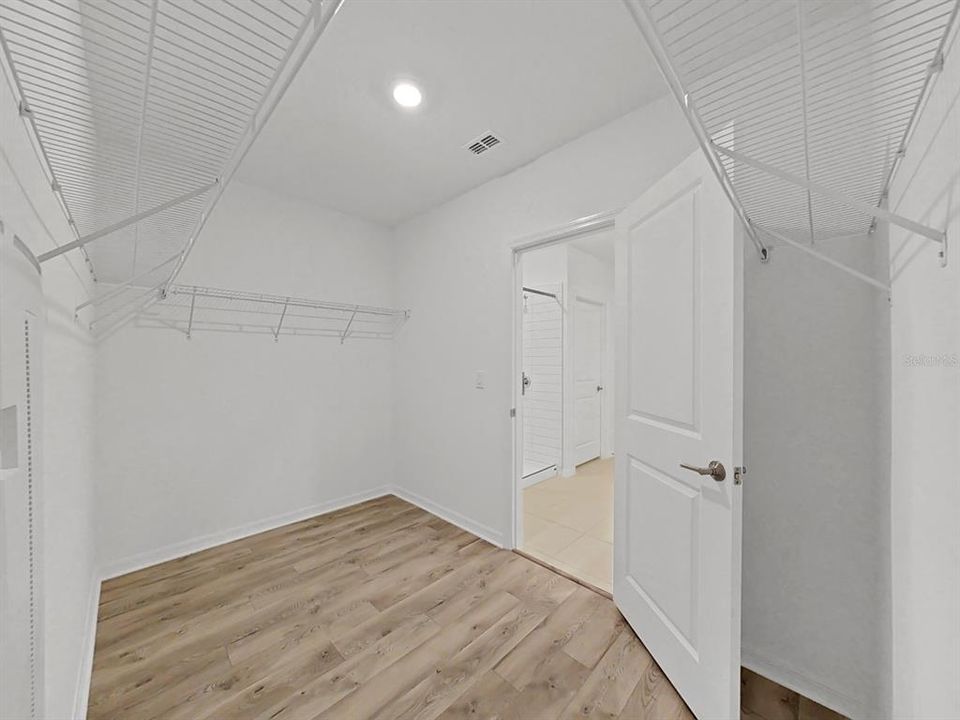 For Sale: $488,900 (5 beds, 2 baths, 2896 Square Feet)