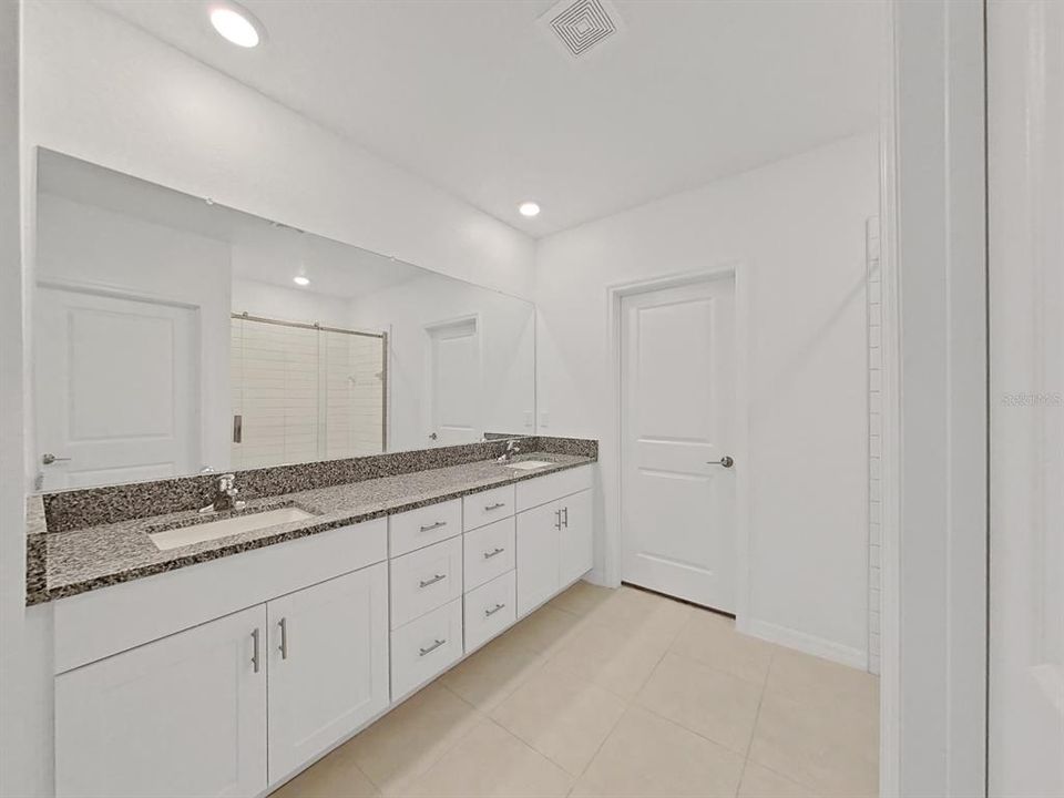 For Sale: $488,900 (5 beds, 2 baths, 2896 Square Feet)