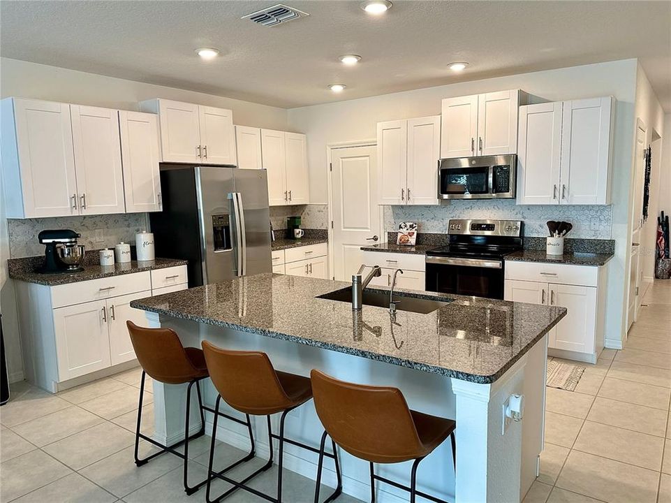 For Sale: $488,900 (5 beds, 2 baths, 2896 Square Feet)
