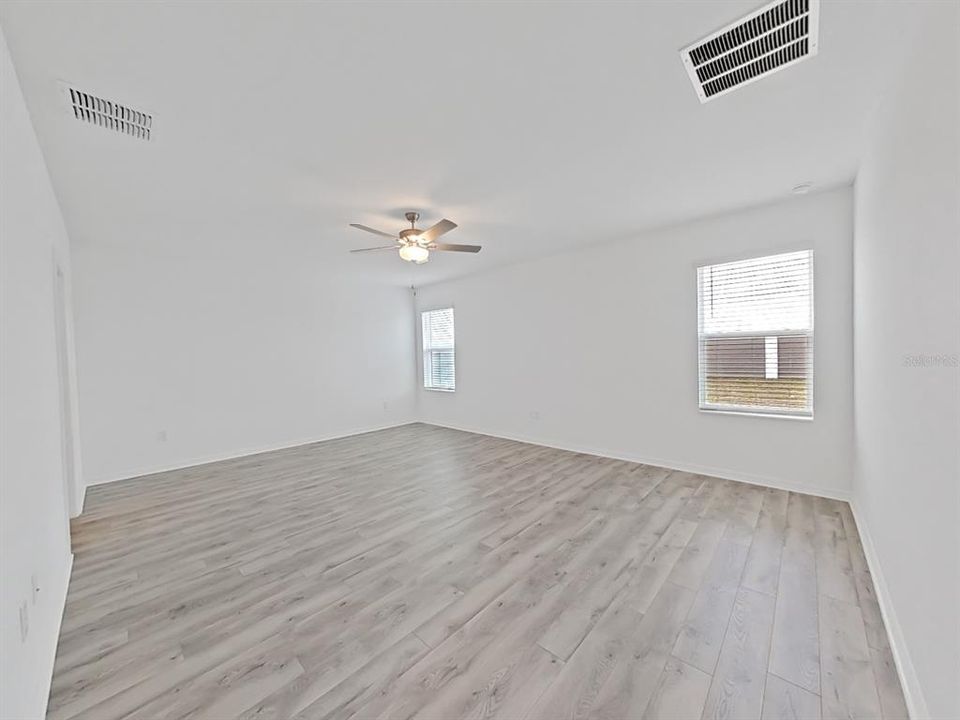 For Sale: $488,900 (5 beds, 2 baths, 2896 Square Feet)