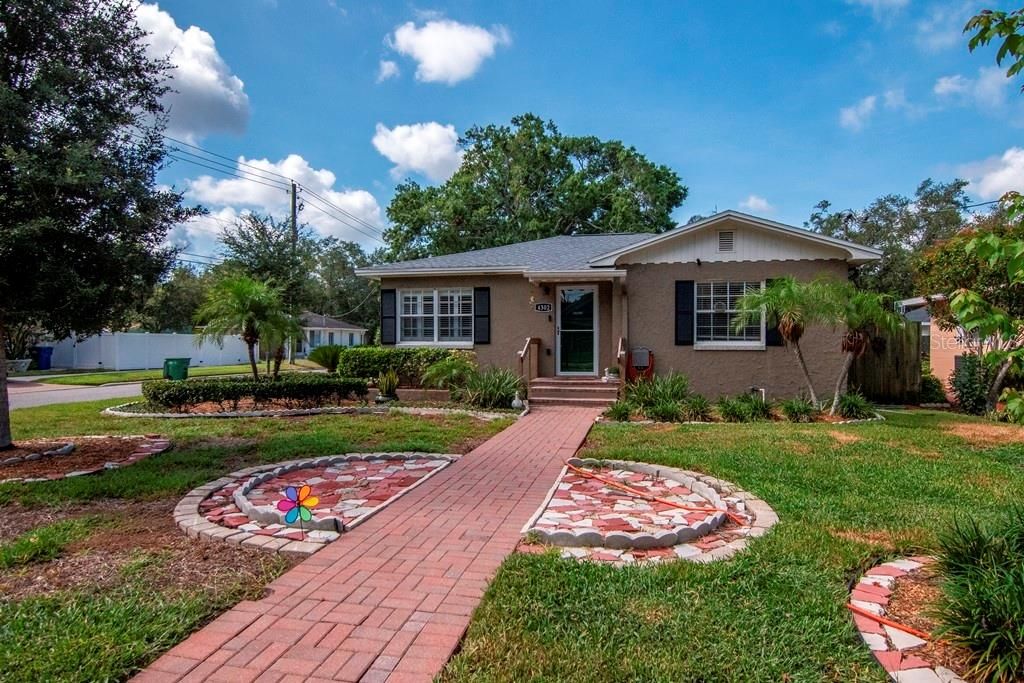 Active With Contract: $649,900 (3 beds, 2 baths, 1482 Square Feet)