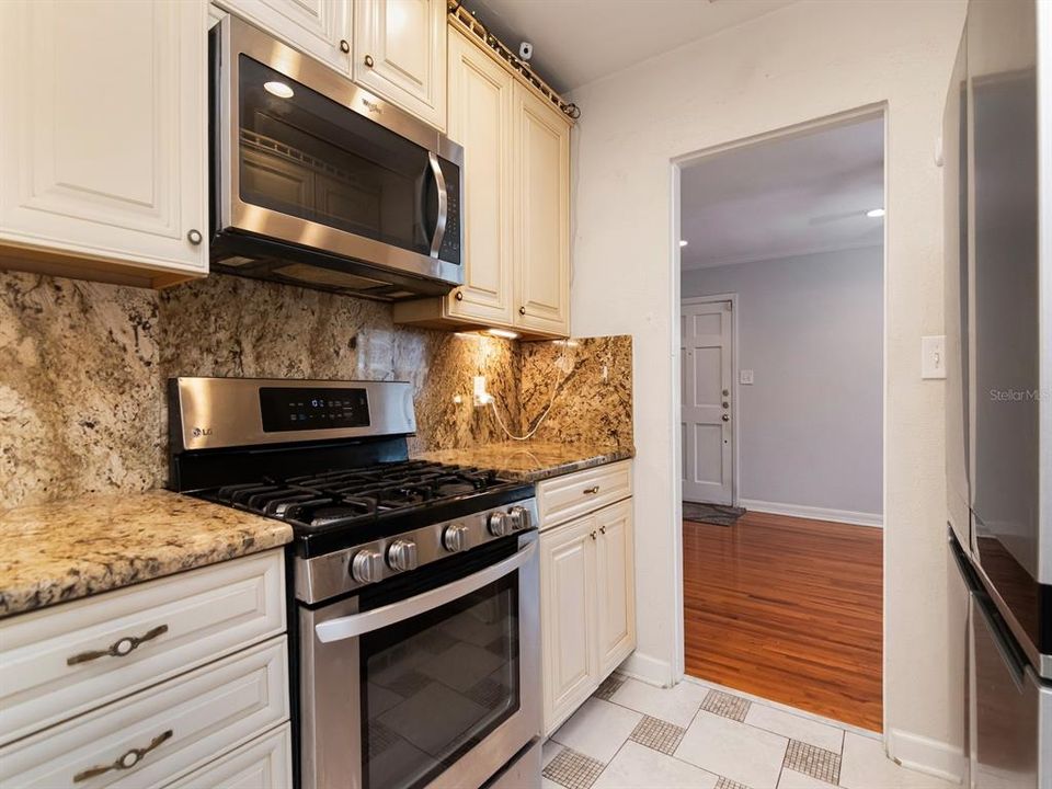 Active With Contract: $649,900 (3 beds, 2 baths, 1482 Square Feet)
