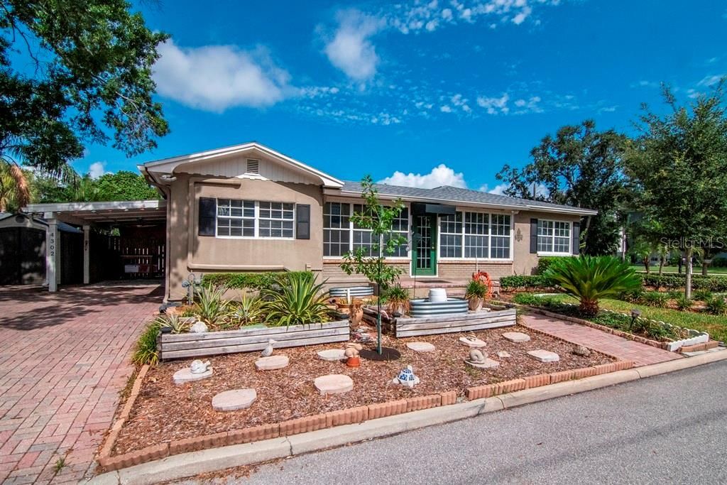 Active With Contract: $649,900 (3 beds, 2 baths, 1482 Square Feet)