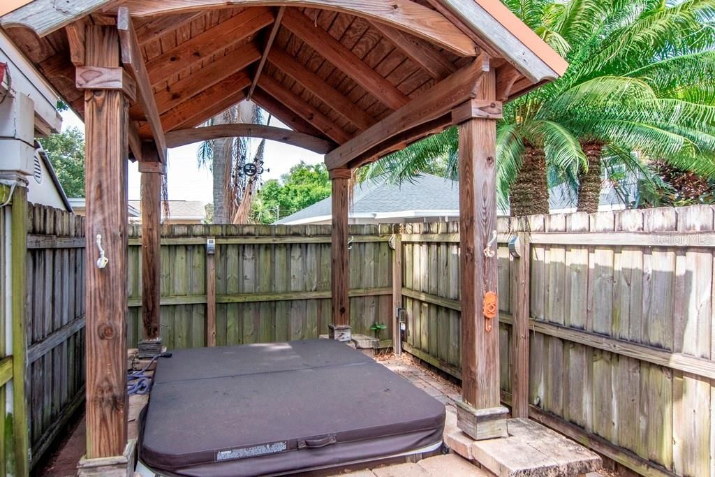 Active With Contract: $649,900 (3 beds, 2 baths, 1482 Square Feet)