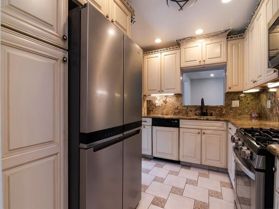 Active With Contract: $649,900 (3 beds, 2 baths, 1482 Square Feet)