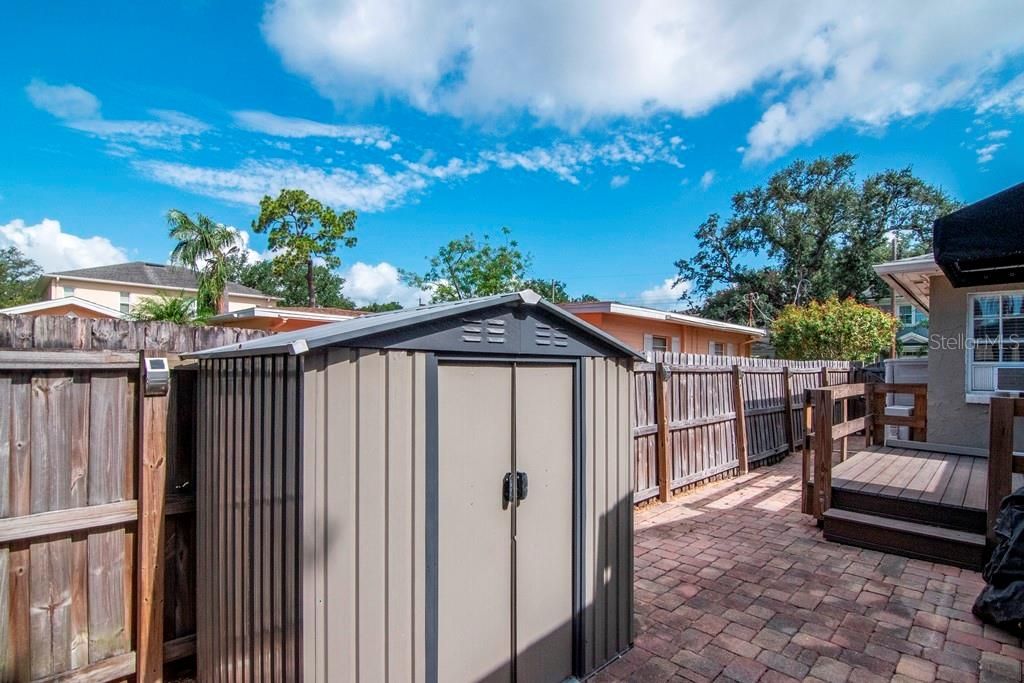 Active With Contract: $649,900 (3 beds, 2 baths, 1482 Square Feet)