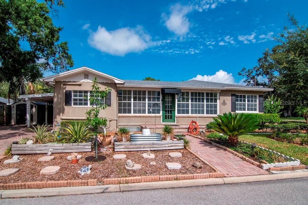 Active With Contract: $649,900 (3 beds, 2 baths, 1482 Square Feet)