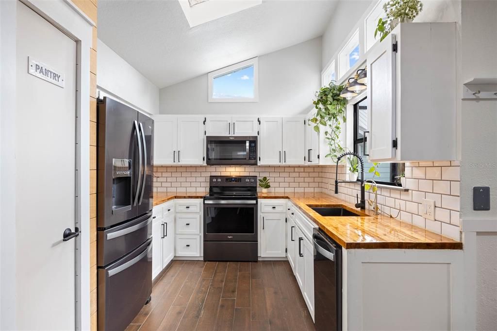 For Rent: $3,400 (3 beds, 2 baths, 1539 Square Feet)