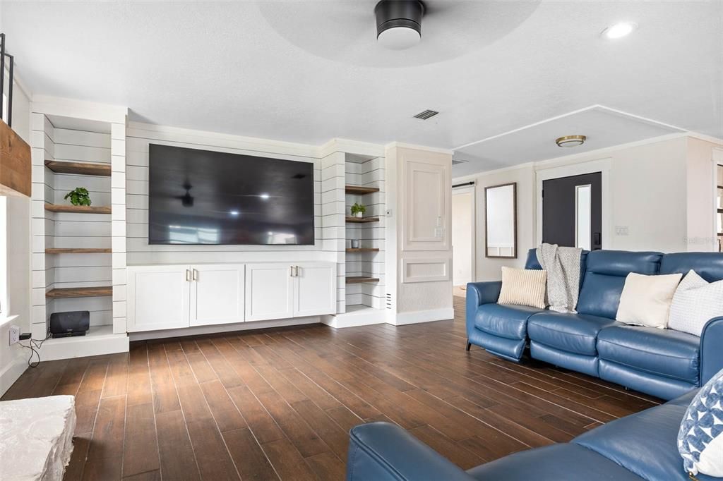For Rent: $3,400 (3 beds, 2 baths, 1539 Square Feet)