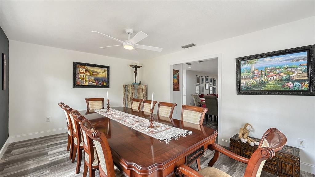 En Venta: $899,900 (3 camas, 2 baños, 1578 Pies cuadrados)