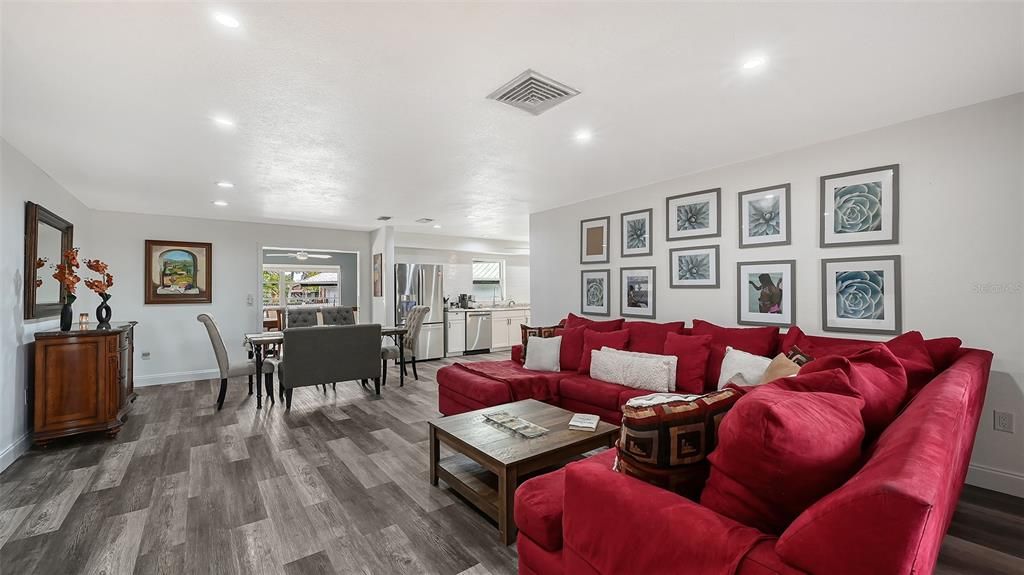 En Venta: $899,900 (3 camas, 2 baños, 1578 Pies cuadrados)