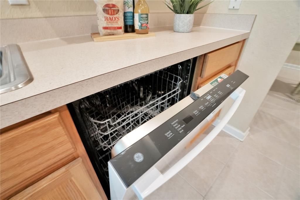 For Sale: $294,900 (3 beds, 2 baths, 1438 Square Feet)