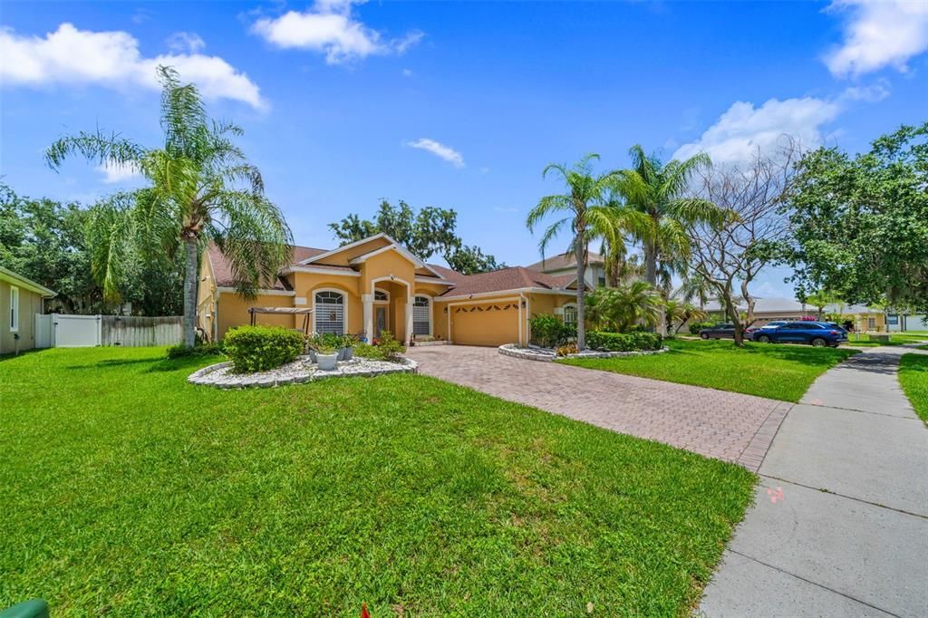 For Sale: $399,900 (4 beds, 2 baths, 2233 Square Feet)