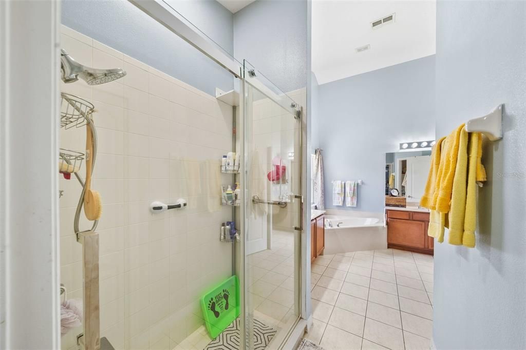 For Sale: $399,900 (4 beds, 2 baths, 2233 Square Feet)