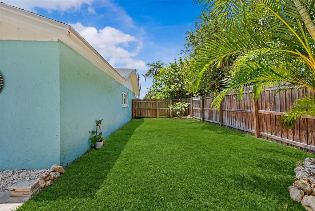 For Sale: $599,999 (4 beds, 2 baths, 1662 Square Feet)