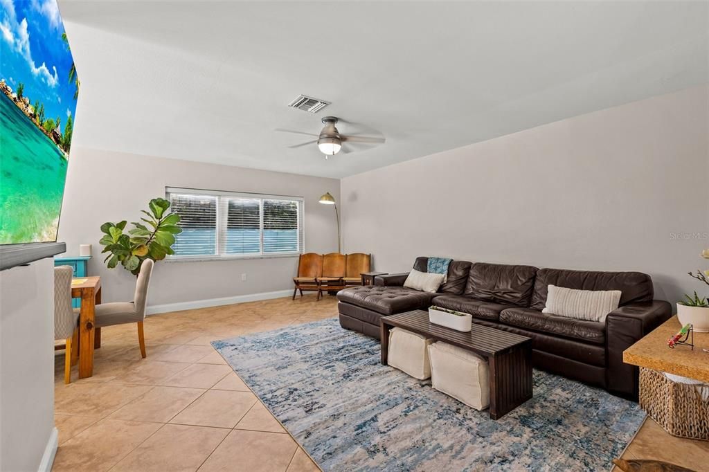 For Sale: $599,999 (4 beds, 2 baths, 1662 Square Feet)
