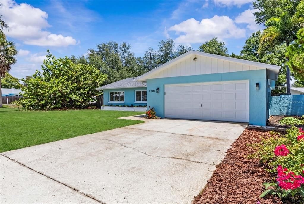 For Sale: $599,999 (4 beds, 2 baths, 1662 Square Feet)
