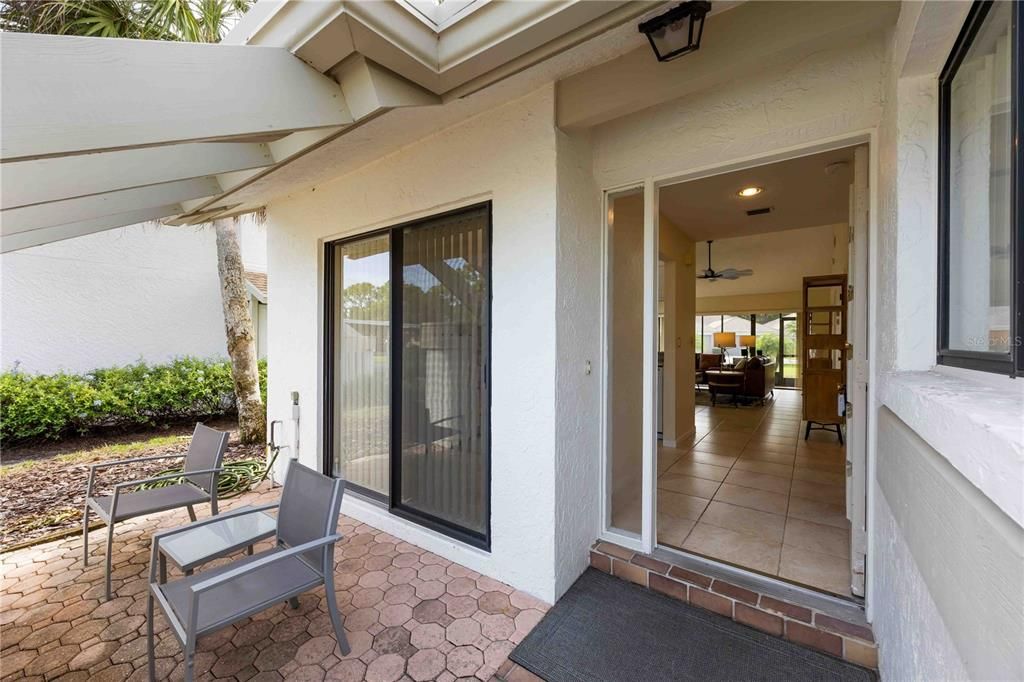 For Rent: $2,250 (2 beds, 2 baths, 1080 Square Feet)