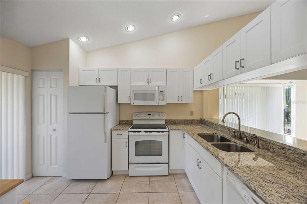 For Rent: $2,250 (2 beds, 2 baths, 1080 Square Feet)