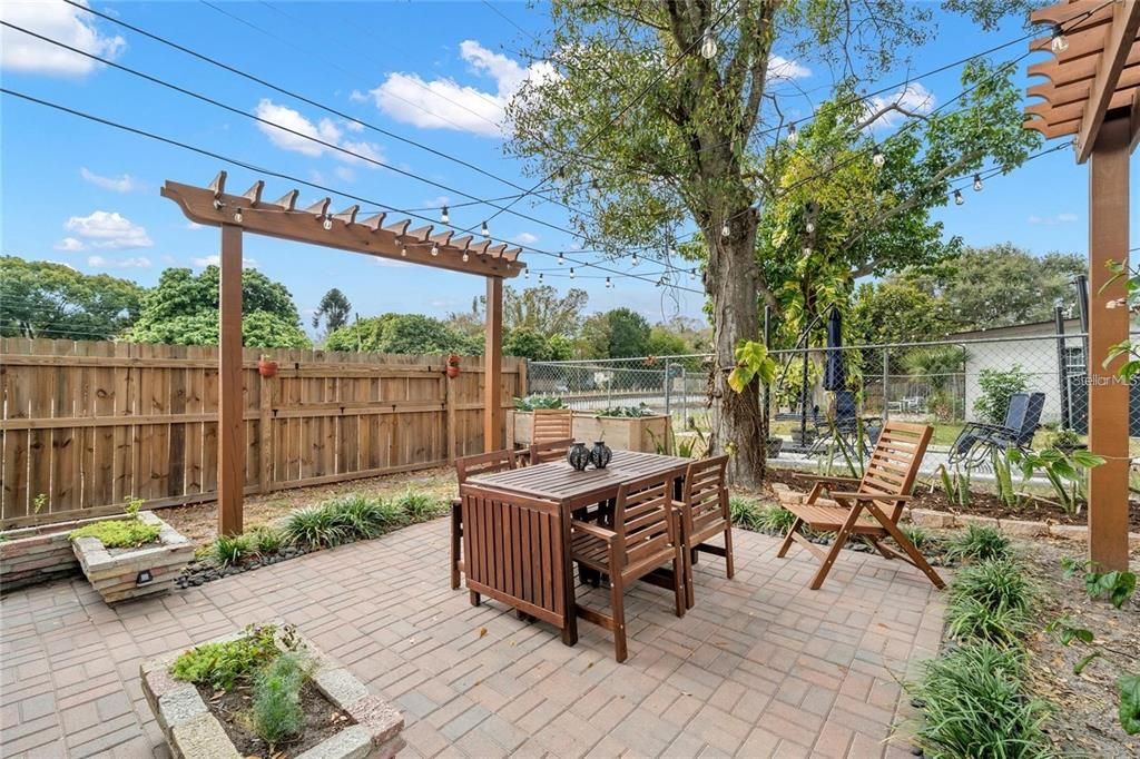 For Rent: $3,500 (4 beds, 2 baths, 1686 Square Feet)