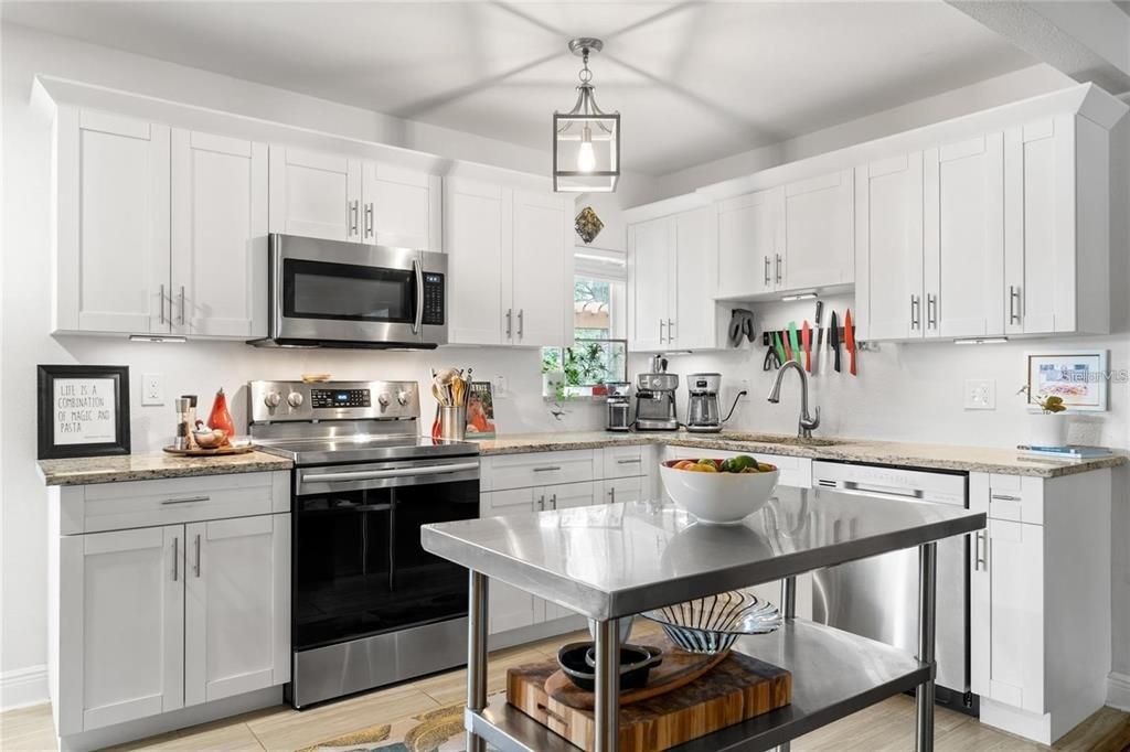 For Rent: $3,500 (4 beds, 2 baths, 1686 Square Feet)
