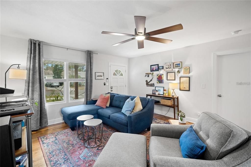For Rent: $3,500 (4 beds, 2 baths, 1686 Square Feet)
