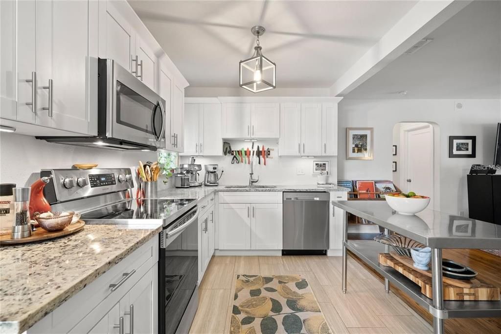 For Rent: $3,500 (4 beds, 2 baths, 1686 Square Feet)