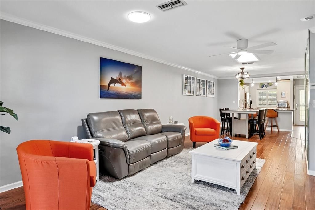 На продажу: $349,900 (2 спален, 2 ванн, 1330 Квадратных фут)