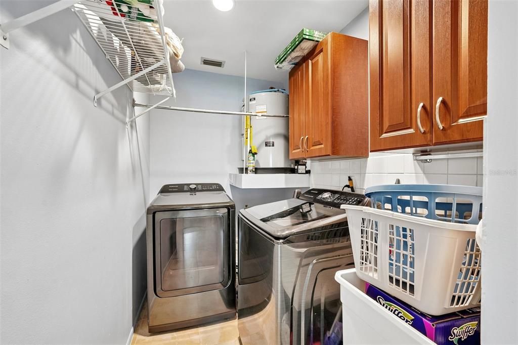На продажу: $349,900 (2 спален, 2 ванн, 1330 Квадратных фут)