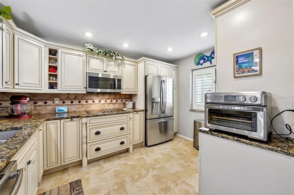 На продажу: $349,900 (2 спален, 2 ванн, 1330 Квадратных фут)