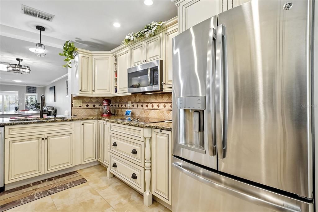 На продажу: $349,900 (2 спален, 2 ванн, 1330 Квадратных фут)