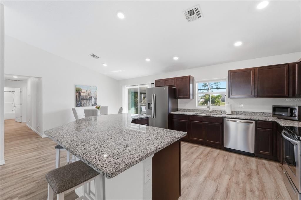 En Venta: $429,000 (4 camas, 2 baños, 1613 Pies cuadrados)