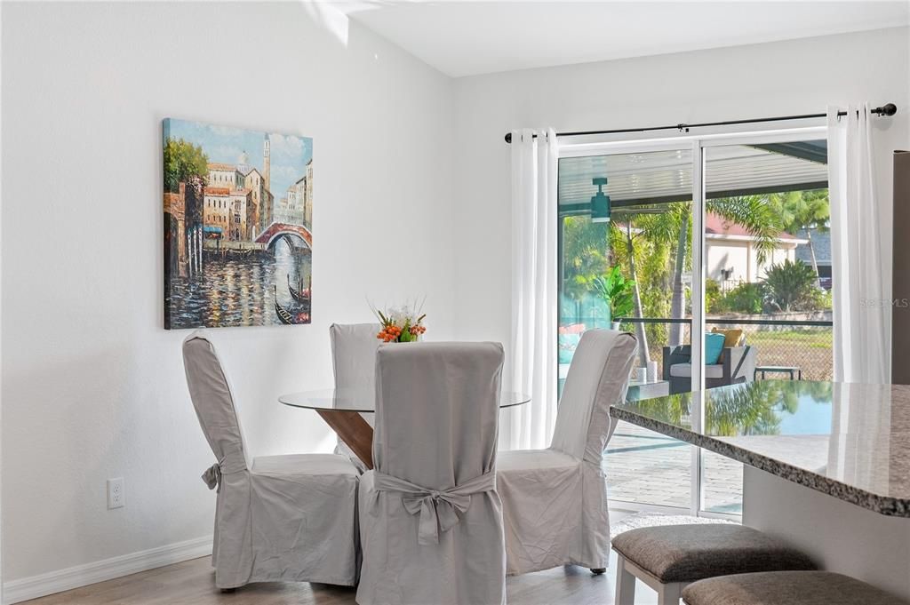 En Venta: $429,000 (4 camas, 2 baños, 1613 Pies cuadrados)