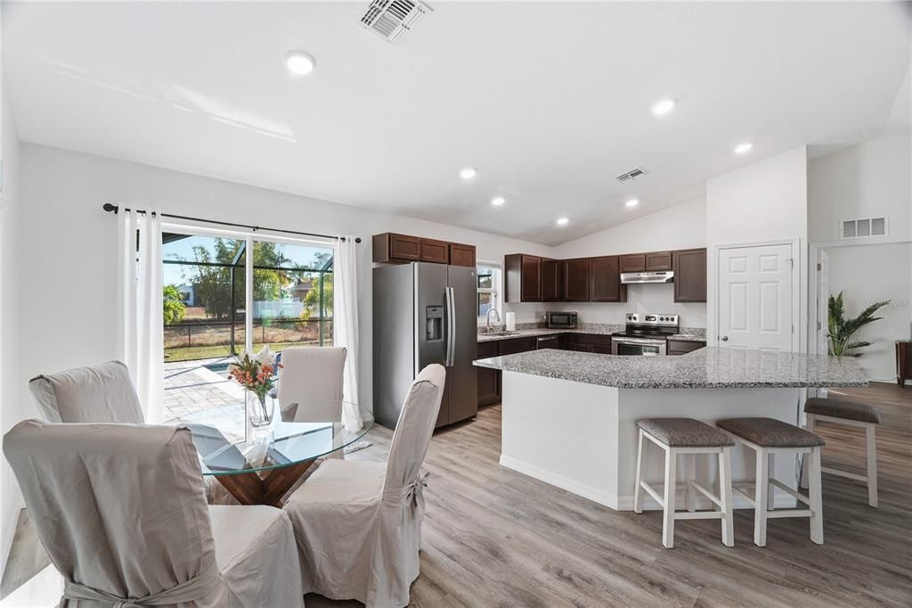 En Venta: $429,000 (4 camas, 2 baños, 1613 Pies cuadrados)