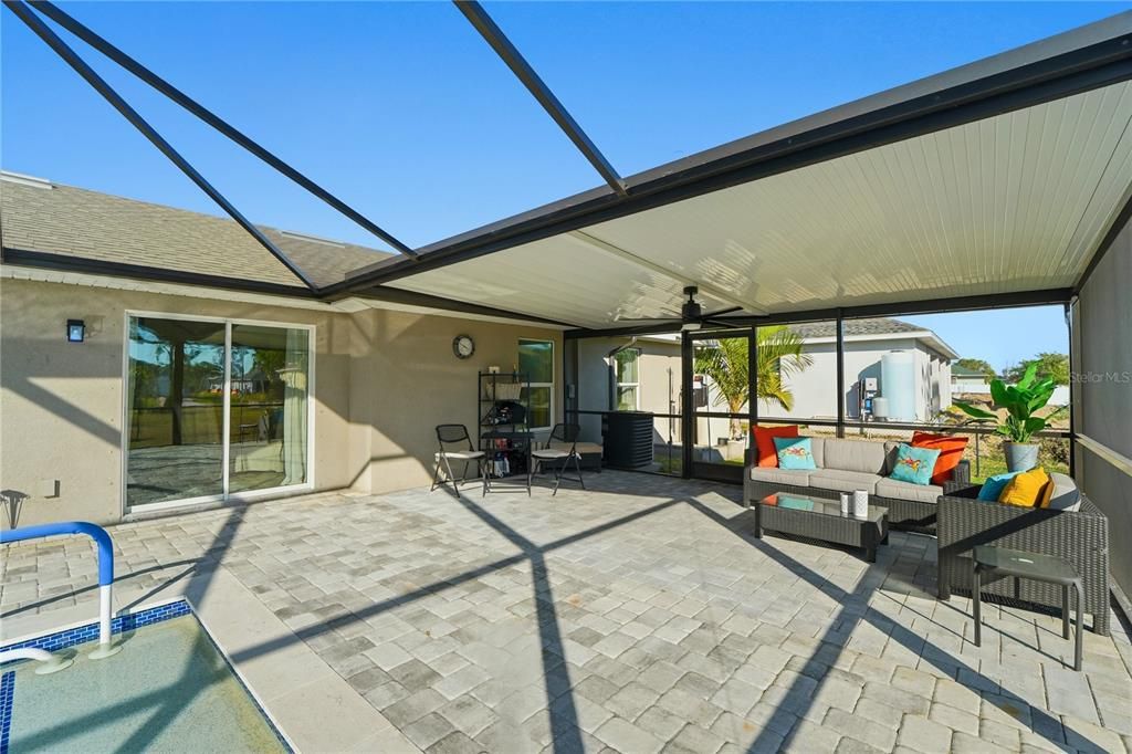 En Venta: $429,000 (4 camas, 2 baños, 1613 Pies cuadrados)