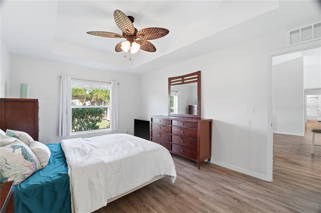En Venta: $429,000 (4 camas, 2 baños, 1613 Pies cuadrados)