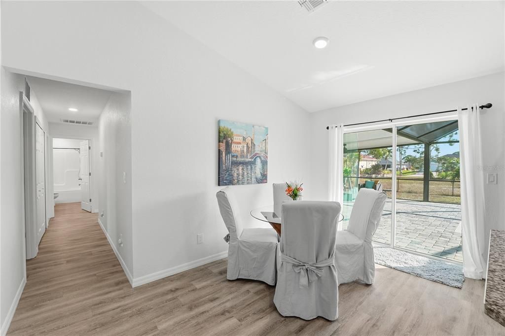En Venta: $429,000 (4 camas, 2 baños, 1613 Pies cuadrados)