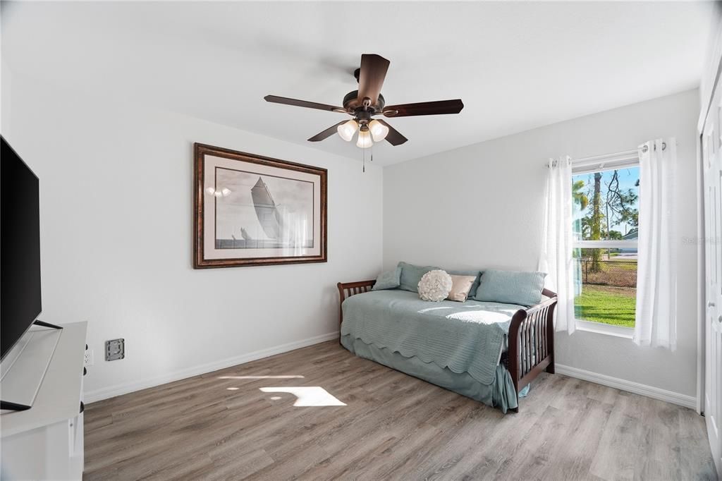 En Venta: $429,000 (4 camas, 2 baños, 1613 Pies cuadrados)
