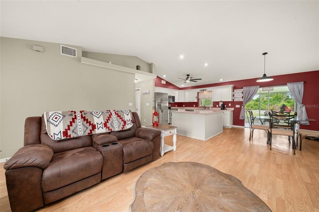 En Venta: $314,900 (3 camas, 2 baños, 1392 Pies cuadrados)