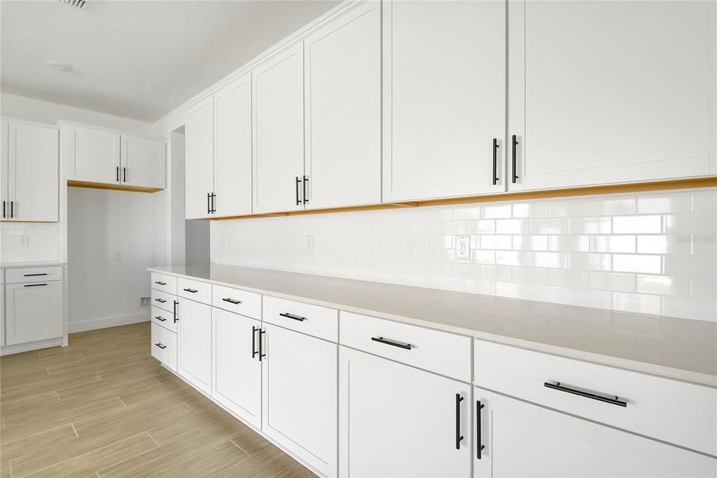 En Venta: $441,999 (5 camas, 3 baños, 3030 Pies cuadrados)
